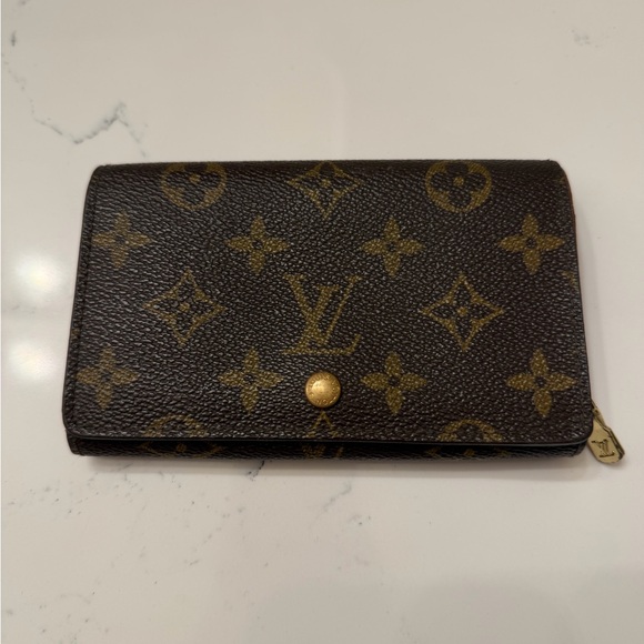 Louis Vuitton Handbags - Louis Vuitton LV Brown Monogram Snap Wallet